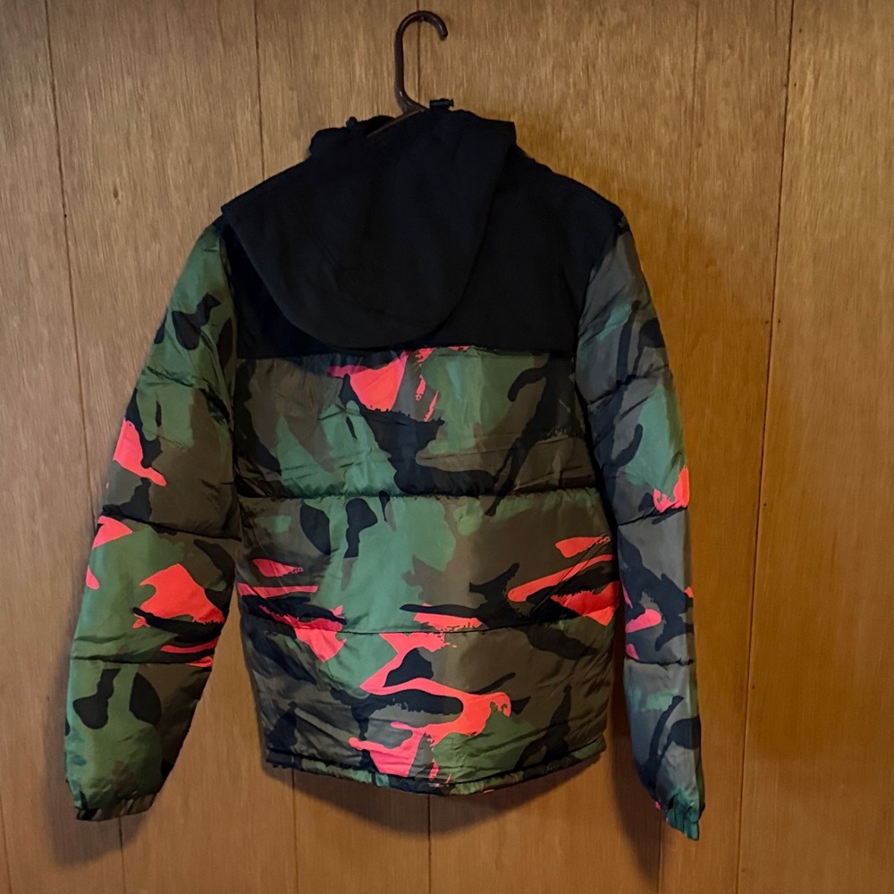Staple Pigeon Camouflage Puffer Jacket with Neon Pink Accents - Picture 3 of 3